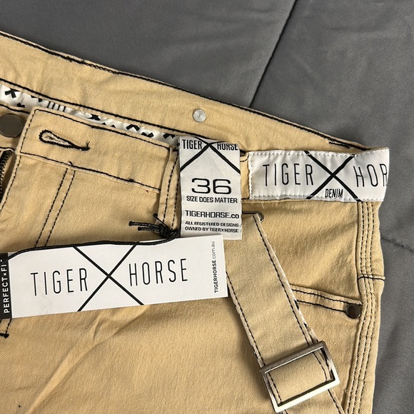 Shorts - Picture 3 of 3